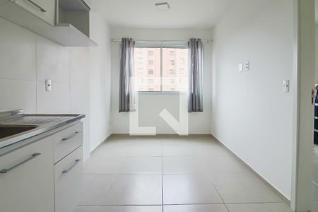 Sala / Cozinha de apartamento para alugar com 1 quarto, 25m² em Vila Butantã, São Paulo