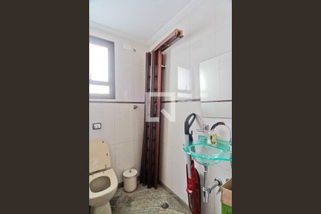 Apartamento para alugar com 287m², 3 quartos e 4 vagas Apartamento para alugar com 287m², 3 quartos e 4 vagasBanheiro de Serviço