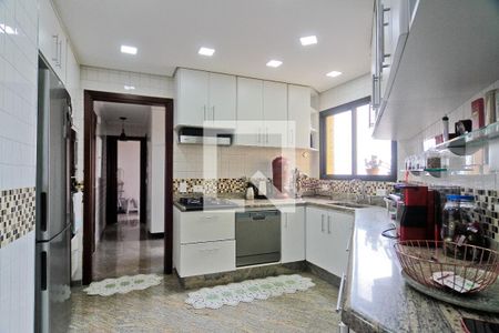 Apartamento para alugar com 287m², 3 quartos e 4 vagas Apartamento para alugar com 287m², 3 quartos e 4 vagasCozinha