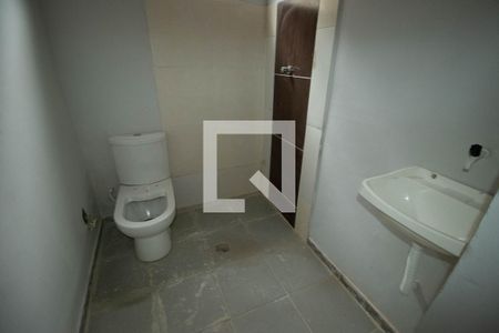 Banheiro  de casa para alugar com 1 quarto, 25m² em Saracuruna, Duque de Caxias