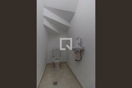 Banheiro Social de casa para alugar com 3 quartos, 114m² em Vila Ré, São Paulo
