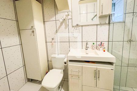 Banheiro de apartamento à venda com 1 quarto, 65m² em Morro do Espelho, São Leopoldo