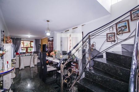 Casa à venda com 238m², 4 quartos e 4 vagasSala