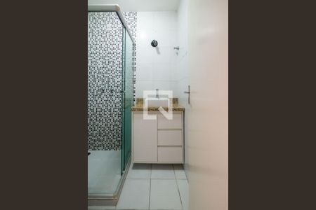 Banheiro de casa de condomínio à venda com 2 quartos, 61m² em Campo Novo, Porto Alegre