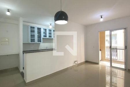 Sala de apartamento à venda com 2 quartos, 72m² em Jardim Tupanci, Barueri