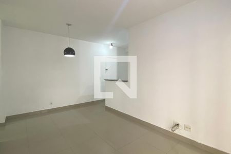 Sala de apartamento à venda com 2 quartos, 72m² em Jardim Tupanci, Barueri