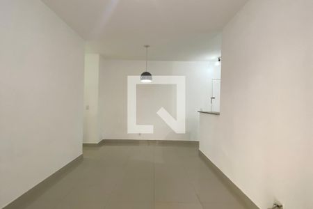 Sala de apartamento à venda com 2 quartos, 72m² em Jardim Tupanci, Barueri