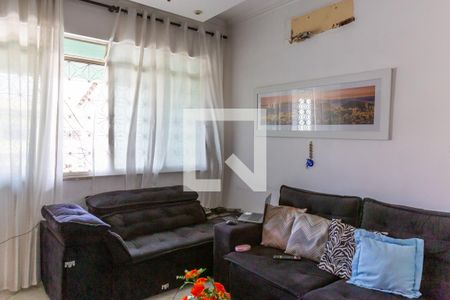 Casa à venda com 100m², 3 quartos e 2 vagasSala