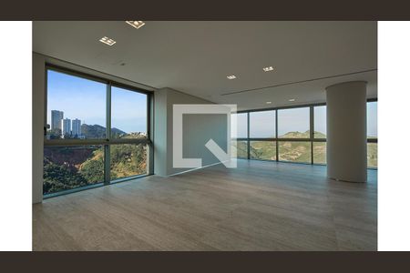 Apartamento à venda com 236m², 4 quartos e sem vaga