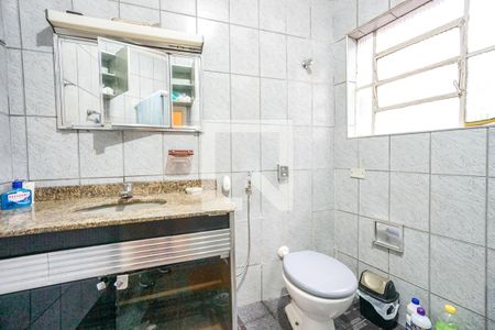 Banheiro social de casa à venda com 2 quartos, 190m² em Vila Carrão, São Paulo