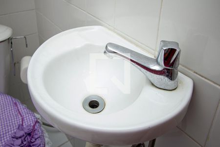 Lavabo de casa de condomínio para alugar com 2 quartos, 60m² em Galo Branco, São Gonçalo