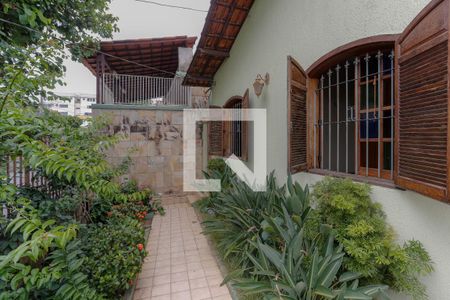 Entrada de casa à venda com 6 quartos, 360m² em Santa Efigênia, Belo Horizonte