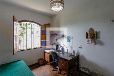 Quarto 2 de casa à venda com 6 quartos, 360m² em Santa Efigênia, Belo Horizonte