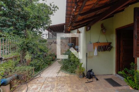 Entrada de casa à venda com 6 quartos, 360m² em Santa Efigênia, Belo Horizonte