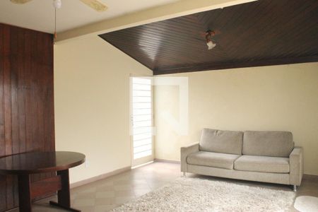 Casa à venda com 120m², 3 quartos e 2 vagasSala