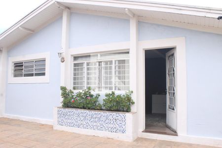 Fachada de casa à venda com 3 quartos, 120m² em Vila Pompéia, Campinas