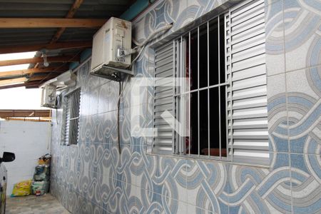 área externa fundos janela quarto 1  de casa à venda com 2 quartos, 56m² em Centro, Canoas