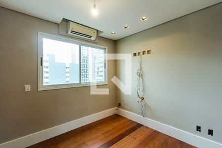 Sala de tv de apartamento à venda com 4 quartos, 252m² em Moema, São Paulo