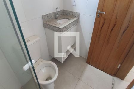 Banheiro  de apartamento para alugar com 1 quarto, 40m² em Vila Paulo Silas, São Paulo