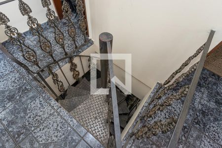 Casa para alugar com 600m², 4 quartos e 15 vagas Casa para alugar com 600m², 4 quartos e 15 vagasEscada