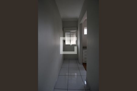 Corredor de kitnet/studio para alugar com 1 quarto, 45m² em Centro, Campinas