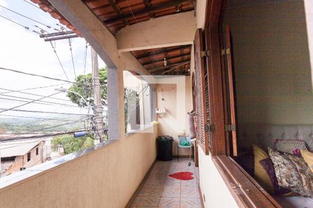 Casa à venda com 440m², 5 quartos e 4 vagas Casa à venda com 440m², 5 quartos e 4 vagasvaranda