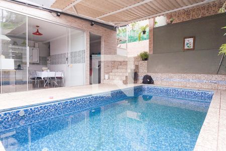 Casa à venda com 440m², 5 quartos e 4 vagas Casa à venda com 440m², 5 quartos e 4 vagasPiscina