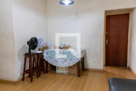 Apartamento à venda com 74m², 2 quartos e 1 vagaSala