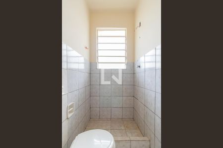 Banheiro de apartamento à venda com 1 quarto, 45m² em Santo Antônio, Porto Alegre