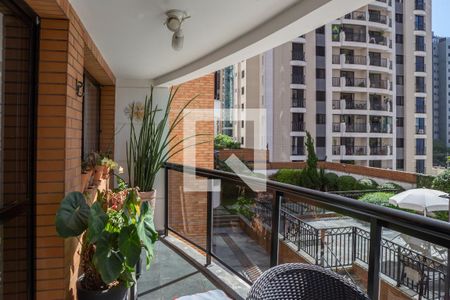 Sacada de apartamento à venda com 3 quartos, 130m² em Alto da Lapa, São Paulo