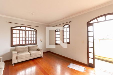 Sala de casa para alugar com 3 quartos, 250m² em Nova Gameleira, Belo Horizonte