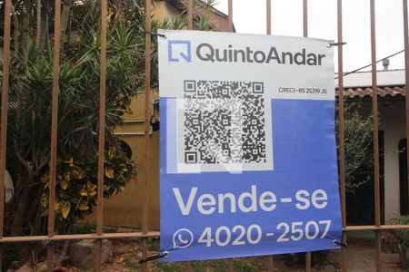 Casa à venda com 254m², 4 quartos e 5 vagas Casa à venda com 254m², 4 quartos e 5 vagasFachada