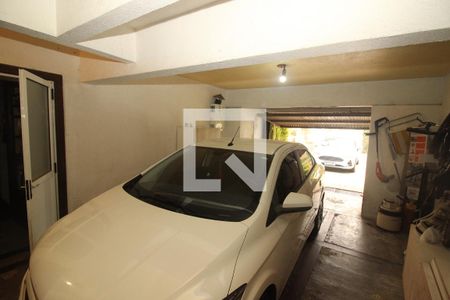 Casa à venda com 254m², 4 quartos e 5 vagas Casa à venda com 254m², 4 quartos e 5 vagasGaragem