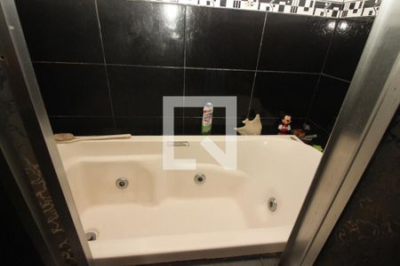 Casa à venda com 254m², 4 quartos e 5 vagas Casa à venda com 254m², 4 quartos e 5 vagasBanheiro da Suíte