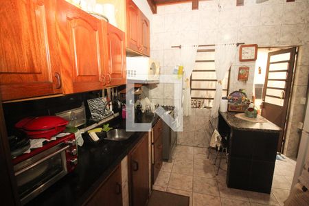 Casa à venda com 254m², 4 quartos e 5 vagas Casa à venda com 254m², 4 quartos e 5 vagasCozinha 2