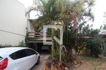 Casa à venda com 254m², 4 quartos e 5 vagas Casa à venda com 254m², 4 quartos e 5 vagasGaragem