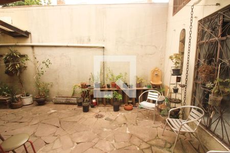 Casa à venda com 254m², 4 quartos e 5 vagas Casa à venda com 254m², 4 quartos e 5 vagasQuintal