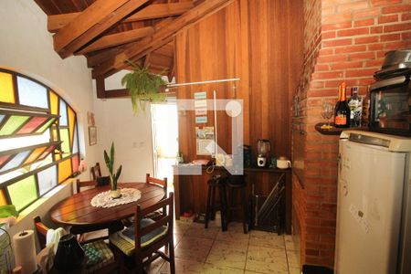 Casa à venda com 254m², 4 quartos e 5 vagas Casa à venda com 254m², 4 quartos e 5 vagasCozinha 1