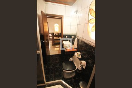 Casa à venda com 254m², 4 quartos e 5 vagas Casa à venda com 254m², 4 quartos e 5 vagasBanheiro 2