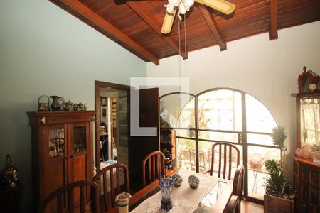 Casa à venda com 254m², 4 quartos e 5 vagas Casa à venda com 254m², 4 quartos e 5 vagasSala de Jantar