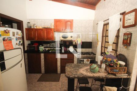 Casa à venda com 254m², 4 quartos e 5 vagas Casa à venda com 254m², 4 quartos e 5 vagasCozinha 2