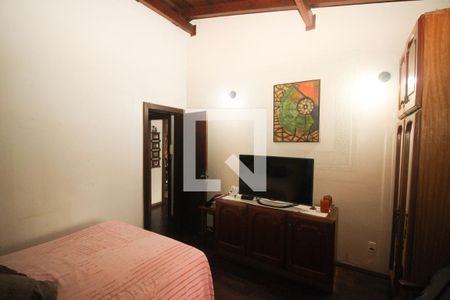 Casa à venda com 254m², 4 quartos e 5 vagas Casa à venda com 254m², 4 quartos e 5 vagasQuarto Suíte