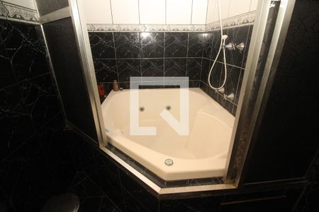 Casa à venda com 254m², 4 quartos e 5 vagas Casa à venda com 254m², 4 quartos e 5 vagasBanheiro 2