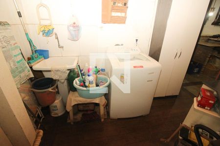 Casa à venda com 254m², 4 quartos e 5 vagas Casa à venda com 254m², 4 quartos e 5 vagasÁrea de Serviço