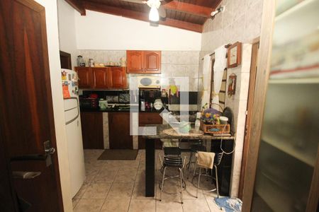 Casa à venda com 254m², 4 quartos e 5 vagas Casa à venda com 254m², 4 quartos e 5 vagasCozinha 2