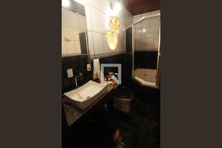 Casa à venda com 254m², 4 quartos e 5 vagas Casa à venda com 254m², 4 quartos e 5 vagasBanheiro 2