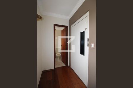 Hall de Entrada de apartamento à venda com 3 quartos, 148m² em Centro, Campinas