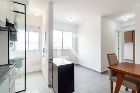 Sala e cozinha de apartamento para alugar com 2 quartos, 37m² em Vila Sao Joao, Guarulhos