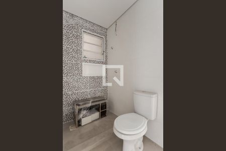 Banheiro de apartamento à venda com 2 quartos, 58m² em Sarandi, Porto Alegre