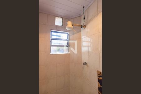 Banheiro - Edícula  de kitnet/studio para alugar com 1 quarto, 60m² em Caxingui, São Paulo